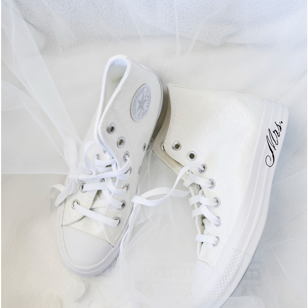 Brand new Converse bridal Mrs White High-Tops with blue soles 6.5